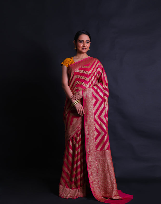The rani pink khadi georgette Banarasi saree you've described sounds absolutely stunning.- CHG04036