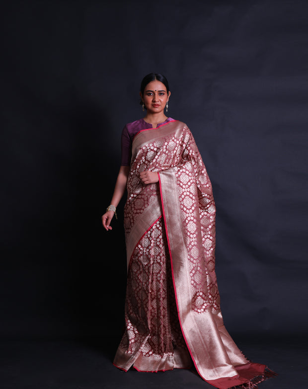 The onion pink Banarasi silk saree you've described sounds stunning, - BSK010762