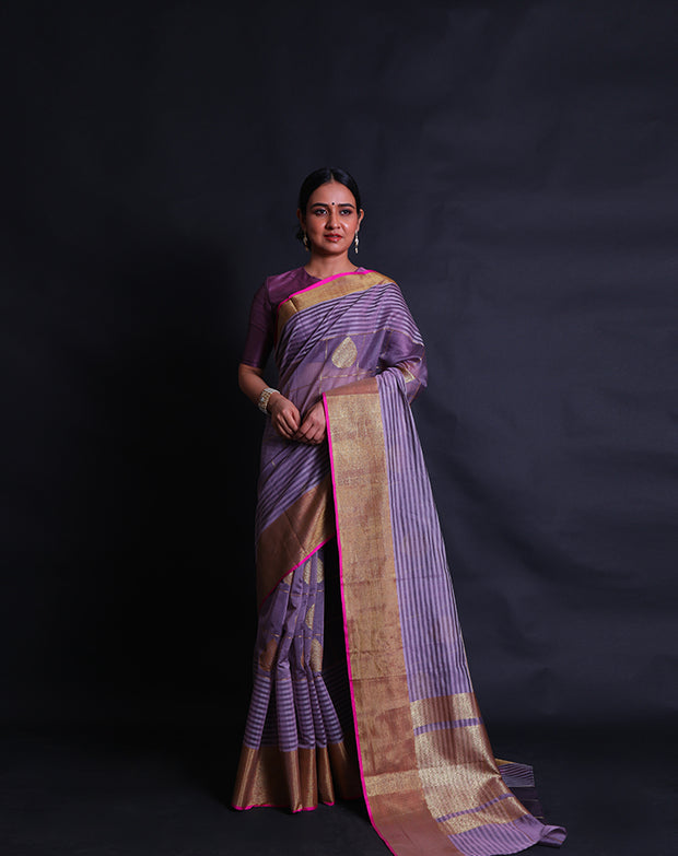 The mauve Banarasi handloom cotton saree you've described exudes elegance with its intricate details.- BSK010730