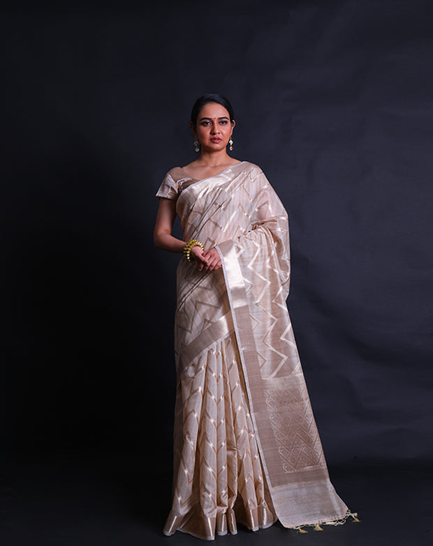 The beige fancy cotton saree, embellished with a zig-zag design woven in zari,- FCT011144