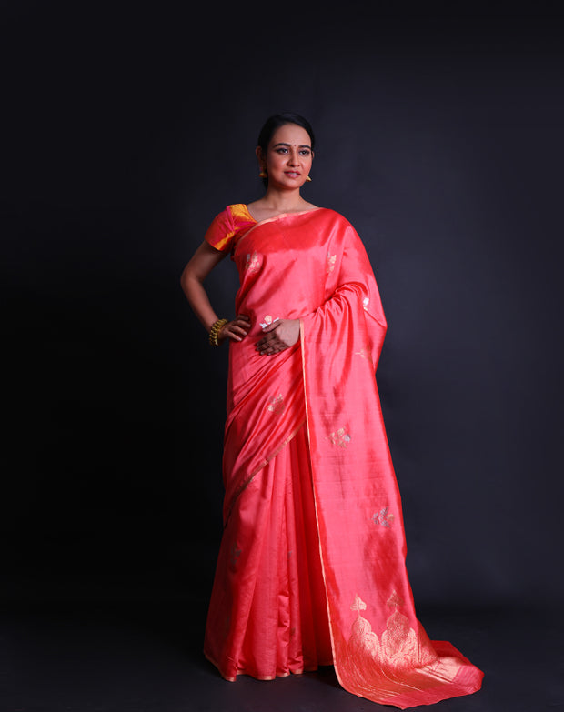 The peach Banarasi silk saree you've described sounds absolutely gorgeous.- BSK010532