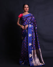 The navy blue pure silk saree combines contemporary elegance with traditional charm.- PTS05304