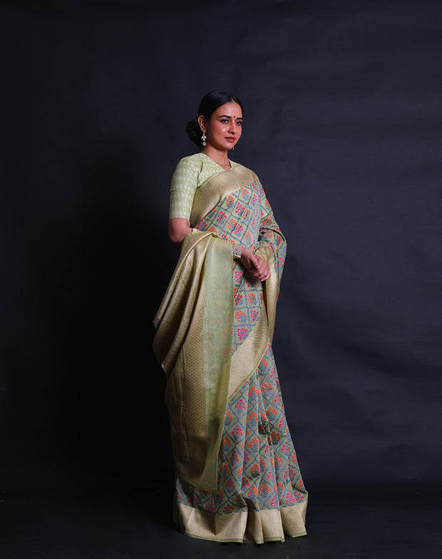 The green Banarasi cotton saree with Meenakari design all over the drape sounds absolutely stunning.- BSK010538