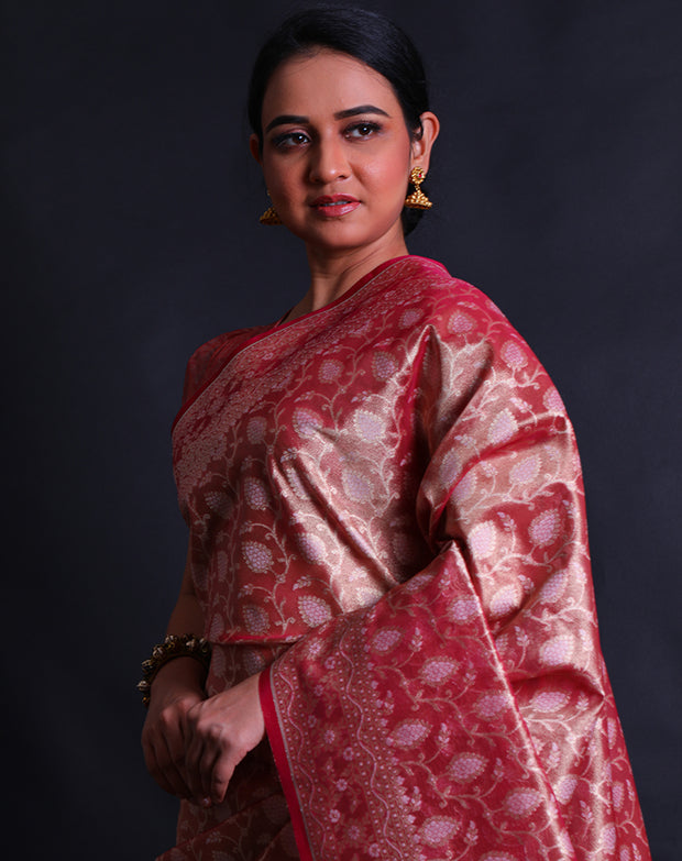 The pink Banarasi tissue saree you're describing sounds absolutely stunning.- BSK010772