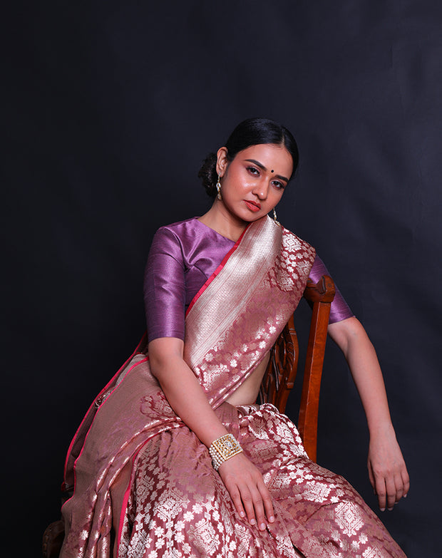 The onion pink Banarasi silk saree you've described sounds stunning, - BSK010762