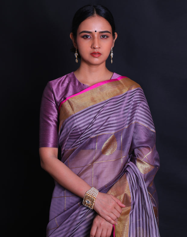 The mauve Banarasi handloom cotton saree you've described exudes elegance with its intricate details.- BSK010730