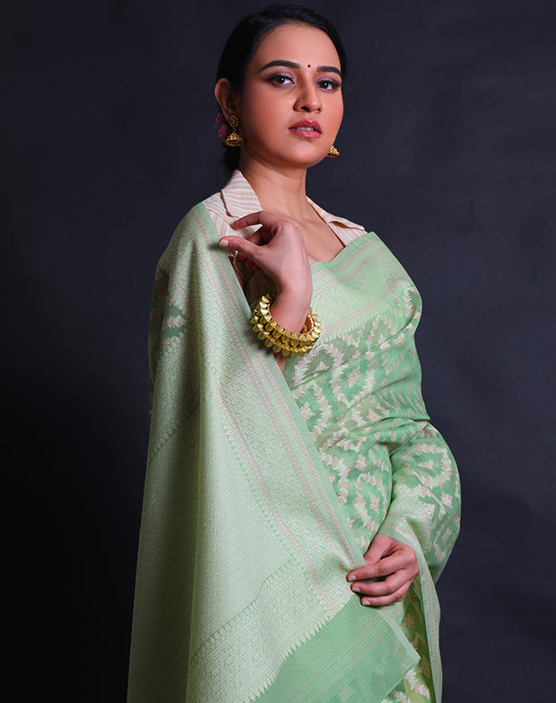The green cotton saree with thread woven buttis all over the drape sounds elegant and versatile.- FCT011110
