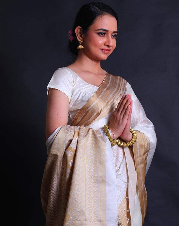 The white silk Kota saree with self design woven and beige thread woven in the border and pallu,- KSL03047